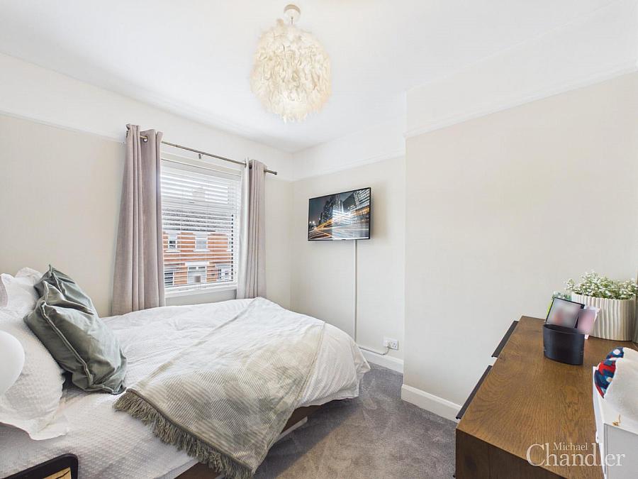 8 Strandburn Park
