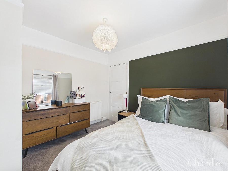 8 Strandburn Park