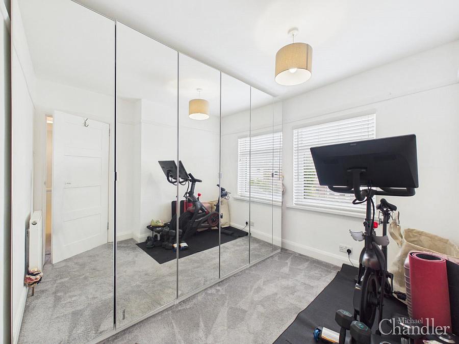 8 Strandburn Park