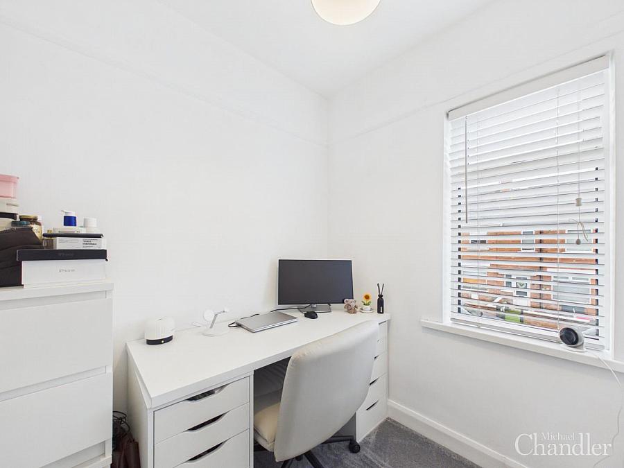8 Strandburn Park