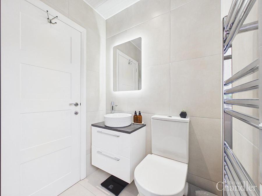 8 Strandburn Park