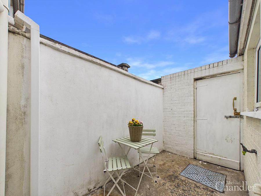 8 Strandburn Park