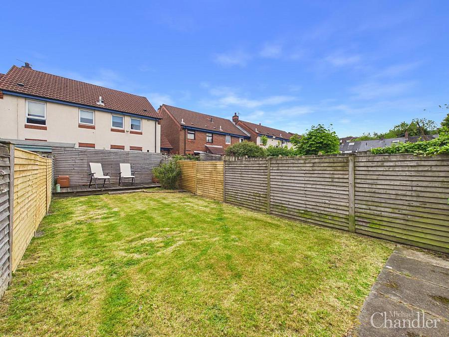 8 Strandburn Park