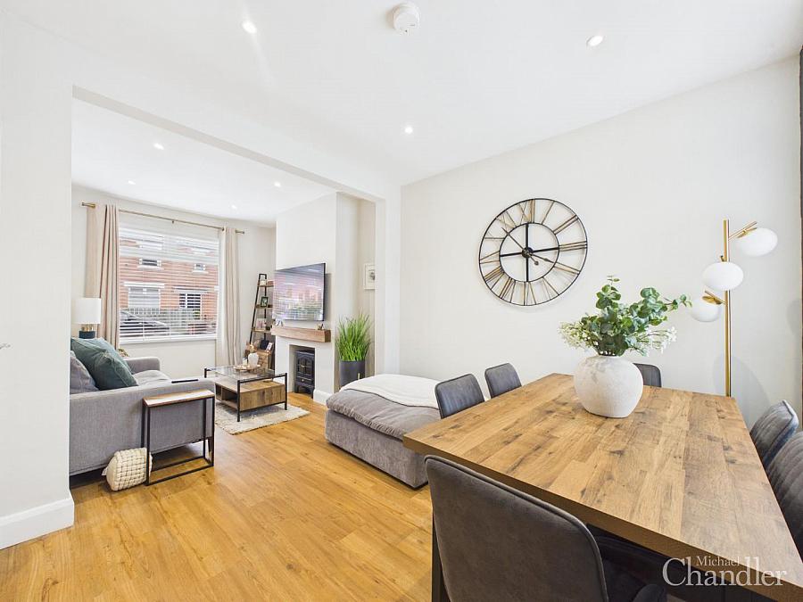 8 Strandburn Park