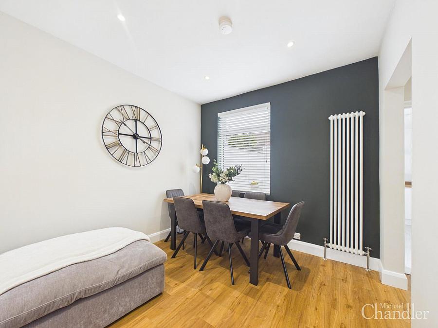 8 Strandburn Park
