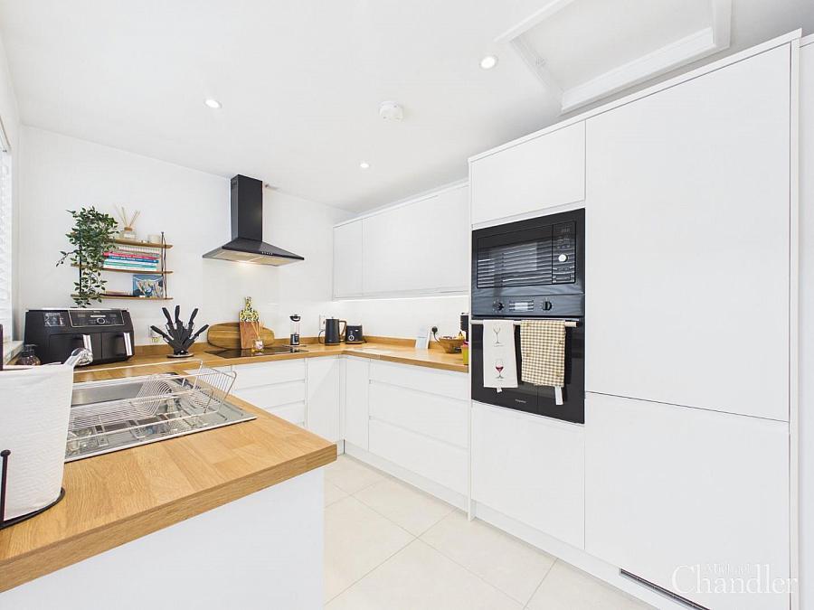 8 Strandburn Park