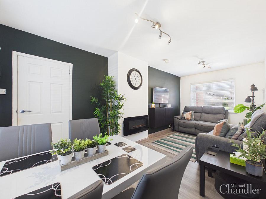 4 Lisavon Drive