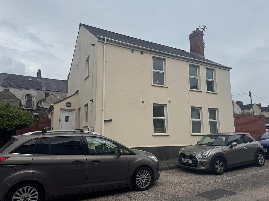 8 Dundela Court