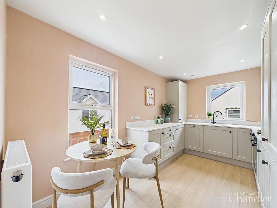 8 Dundela Court