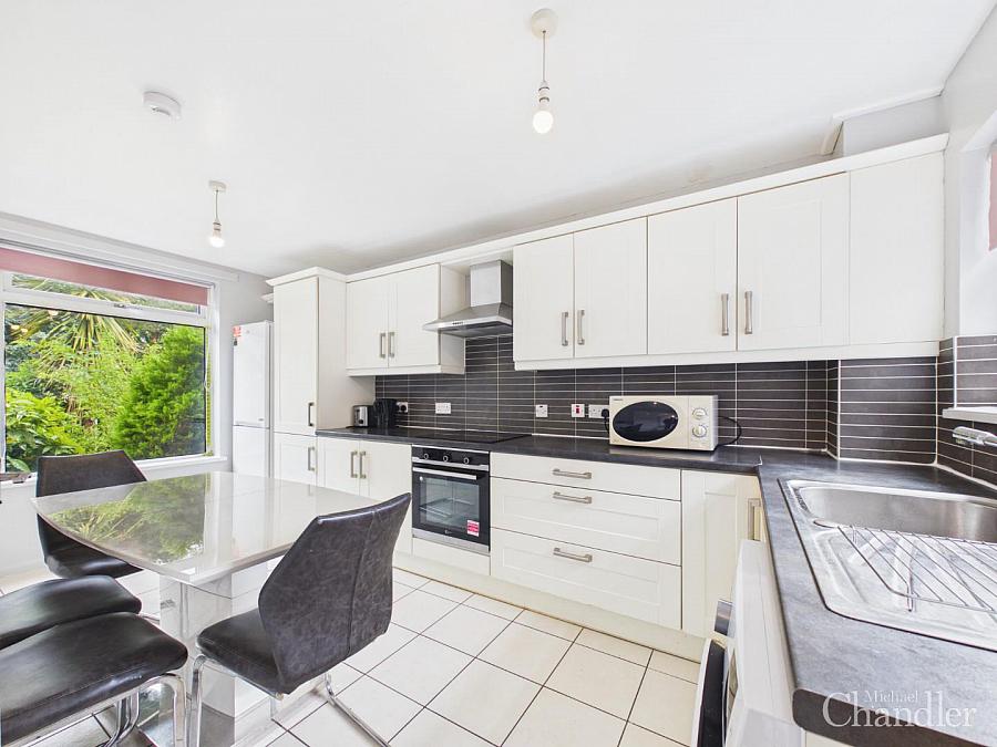 29 Kinross Avenue