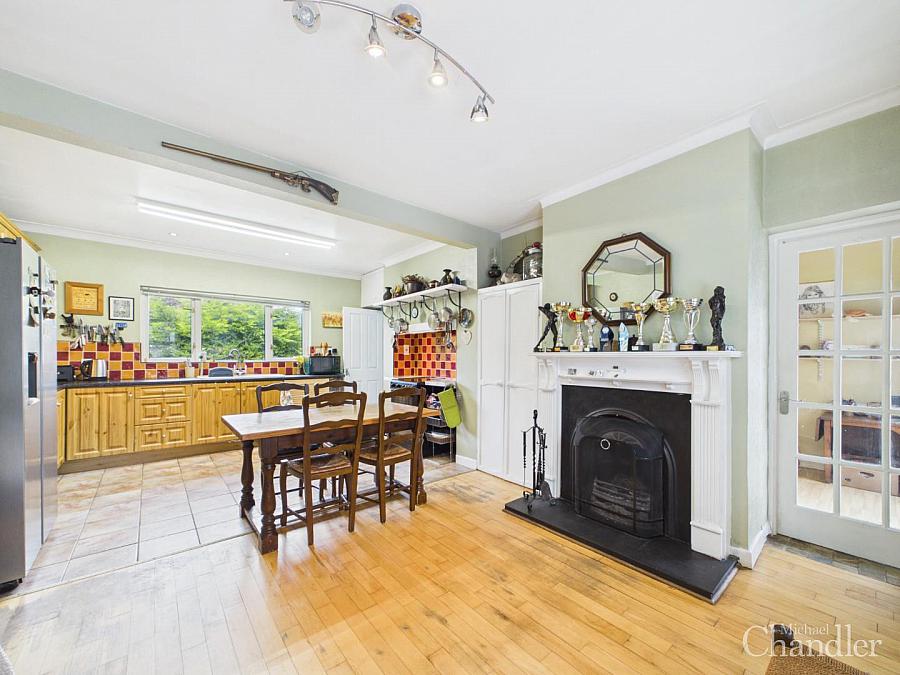 27 Hillsborough Road