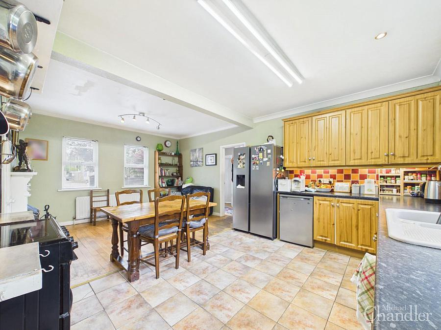 27 Hillsborough Road