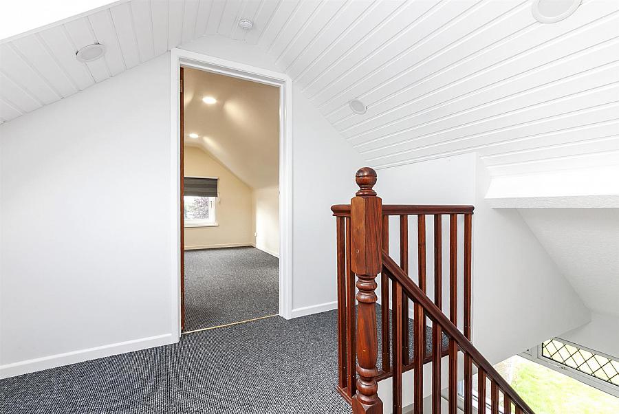 4 Twinburn Park