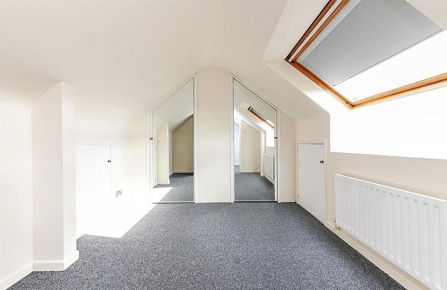 4 Twinburn Park