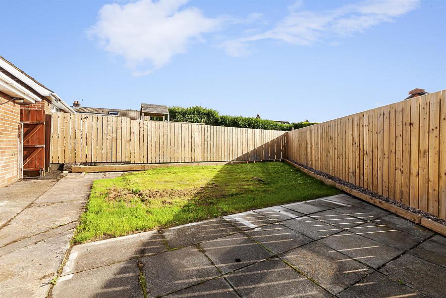 4 Twinburn Park