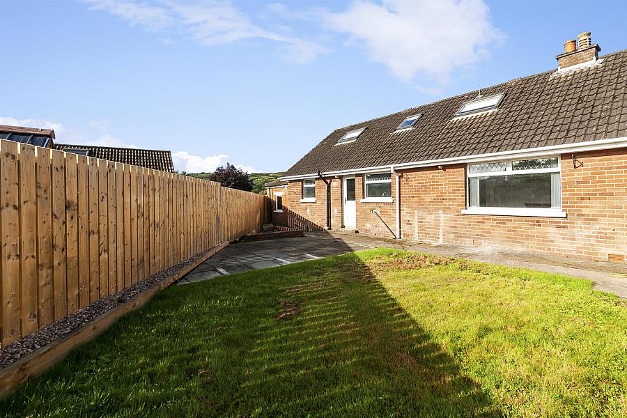 4 Twinburn Park