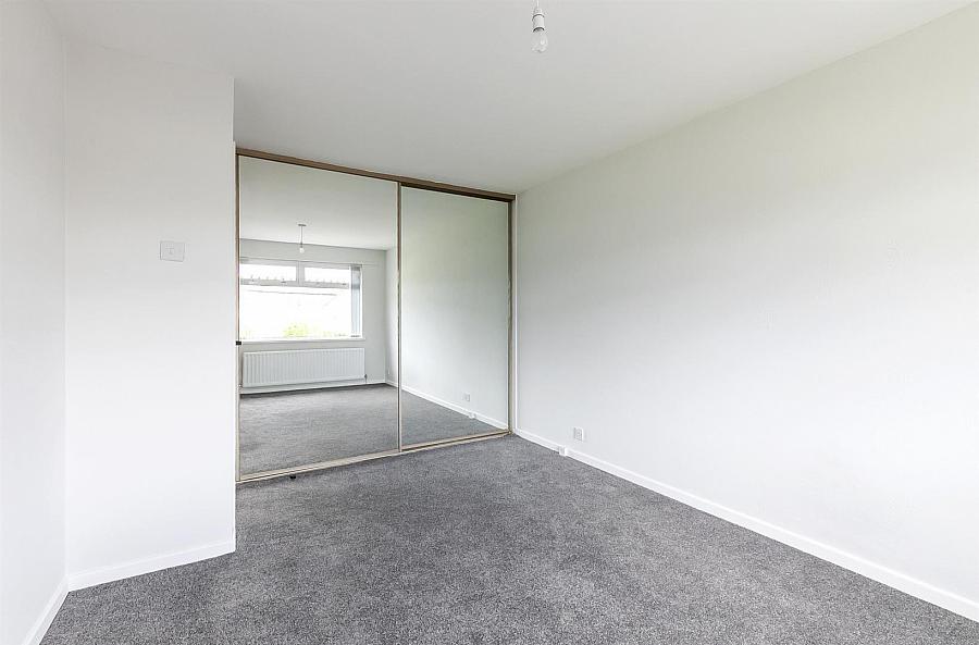 4 Twinburn Park