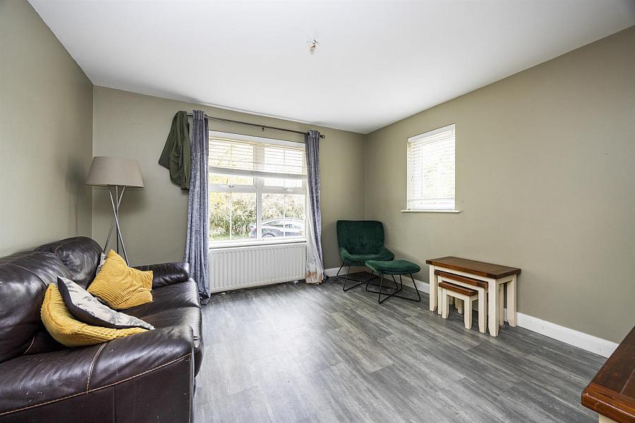 6 Castlebrook Way