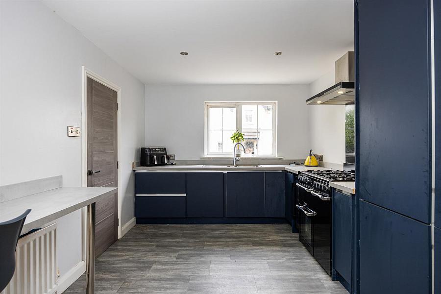 6 Castlebrook Way