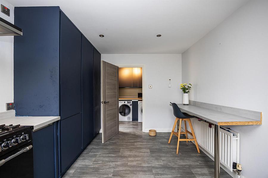 6 Castlebrook Way