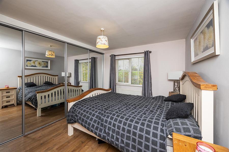 6 Castlebrook Way