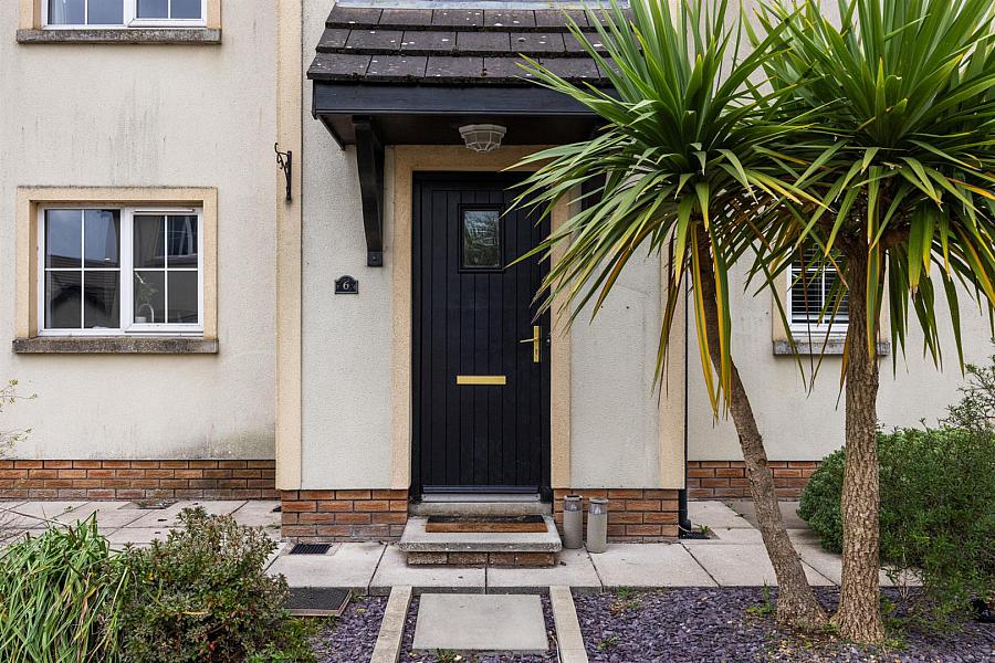 6 Castlebrook Way