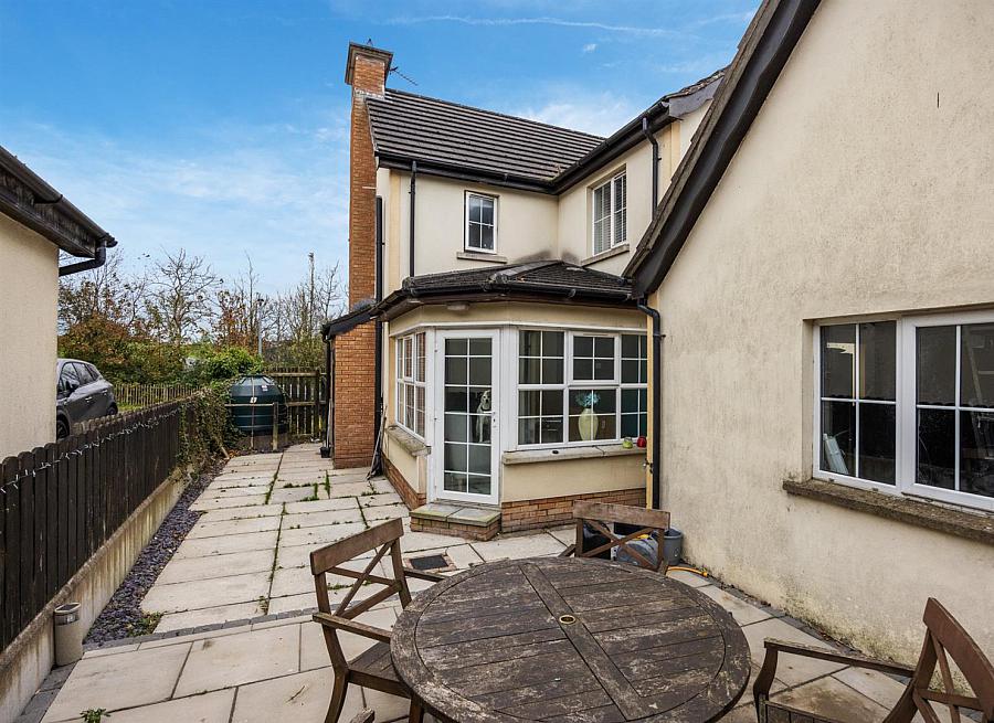 6 Castlebrook Way