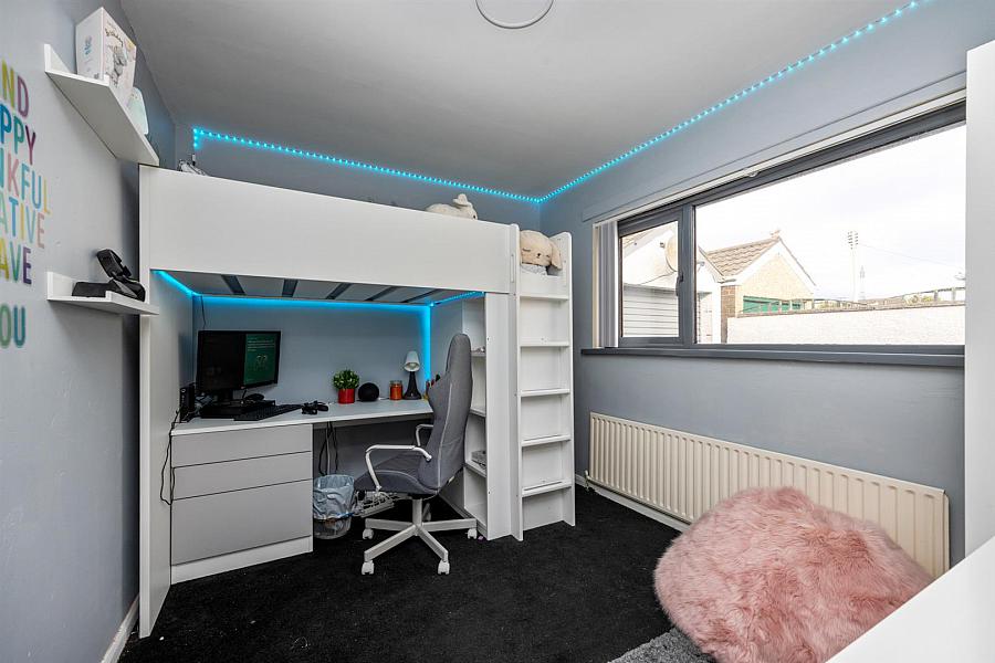 4 Wyncairn Park