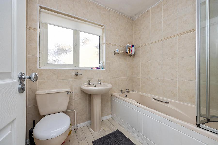 4 Wyncairn Park