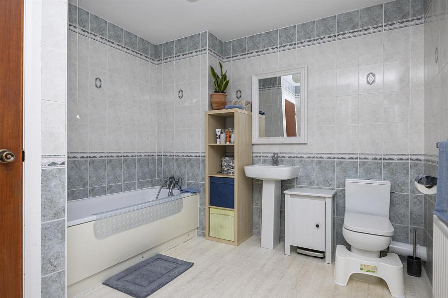 Dwelling, Building Site & Land At 7 Loughanmore Rd