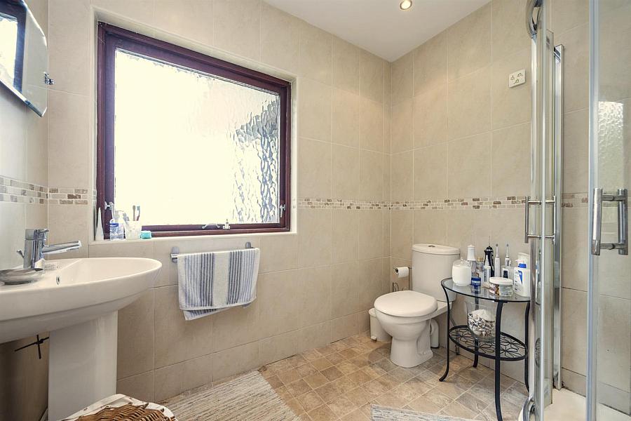 Dwelling, Building Site & Land At 7 Loughanmore Rd