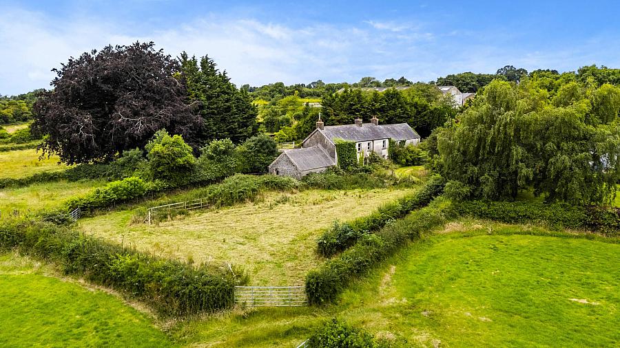 Dwelling, Building Site & Land At 7 Loughanmore Rd