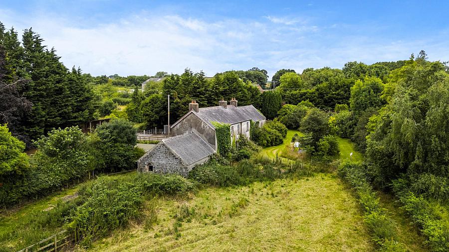 Dwelling, Building Site & Land At 7 Loughanmore Rd