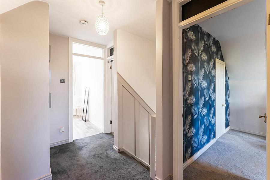 31 Craiglands Manor