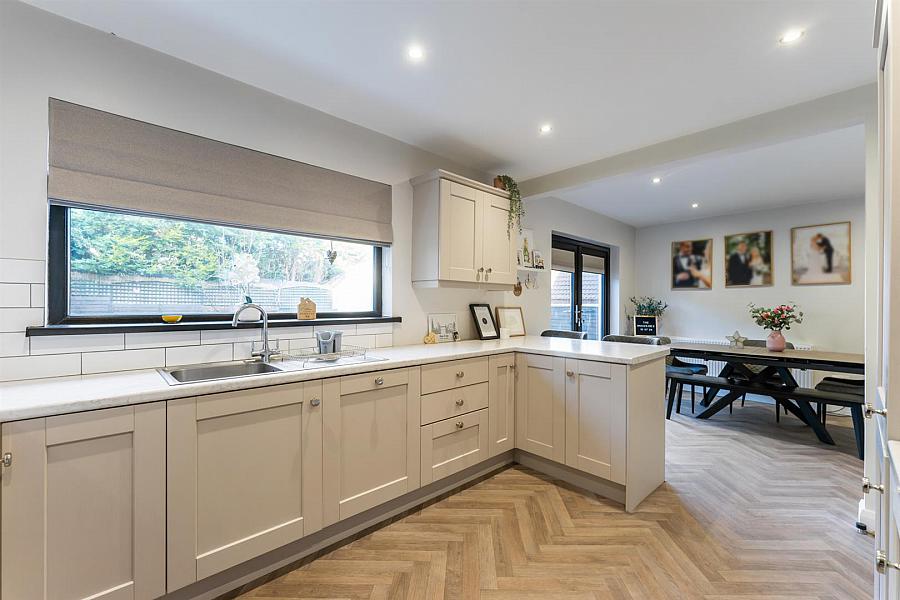 31 Craiglands Manor