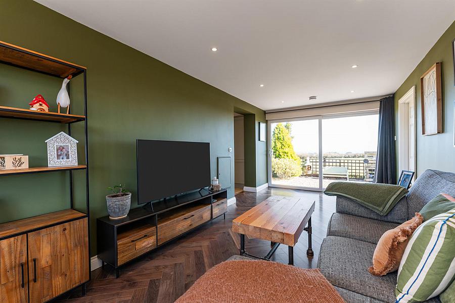 78a Paisley Road