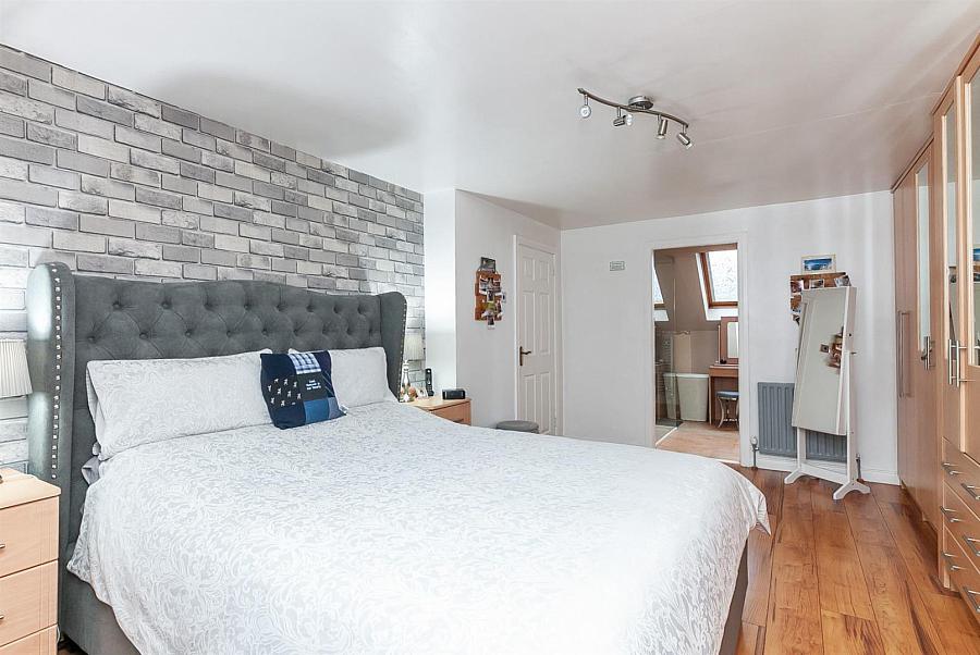 42 Brackenridge Green