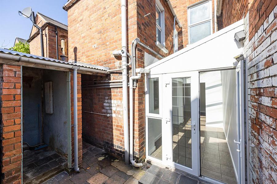 16 Rossmore Avenue