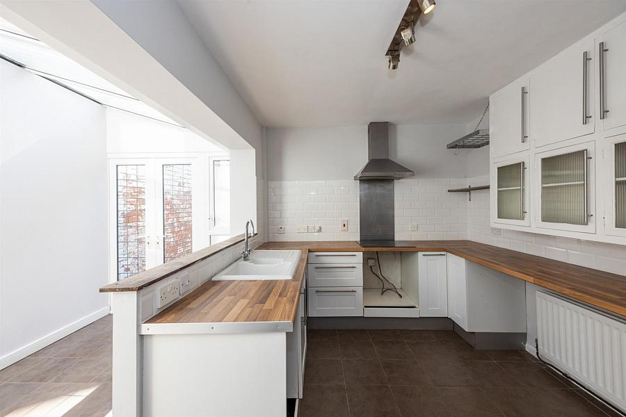 16 Rossmore Avenue