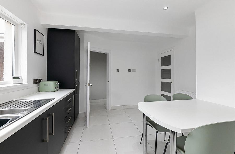 3 Glanroy Crescent