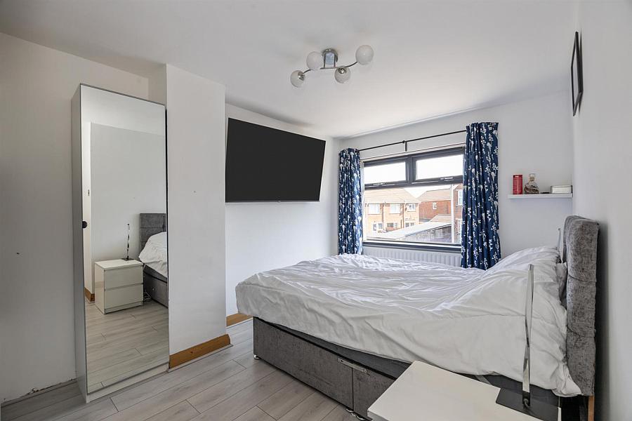 5 Burnthill Gardens
