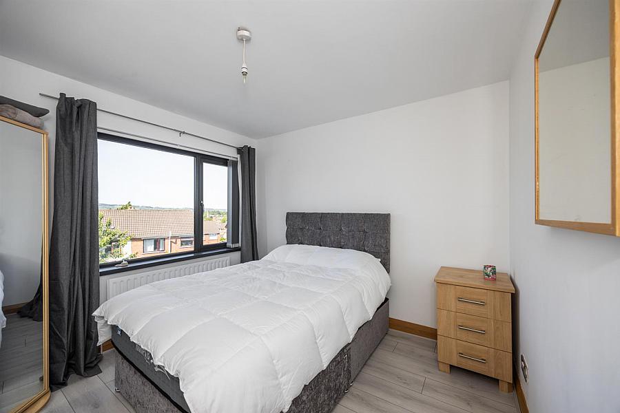 5 Burnthill Gardens