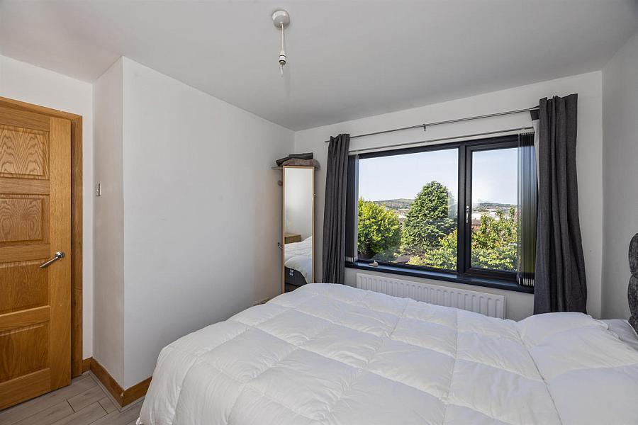 5 Burnthill Gardens