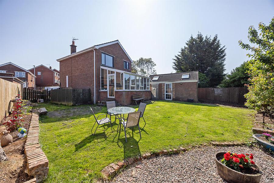5 Burnthill Gardens