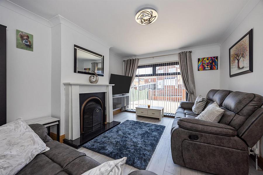 5 Burnthill Gardens
