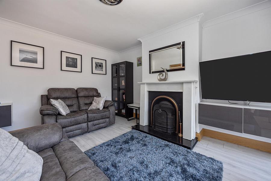 5 Burnthill Gardens