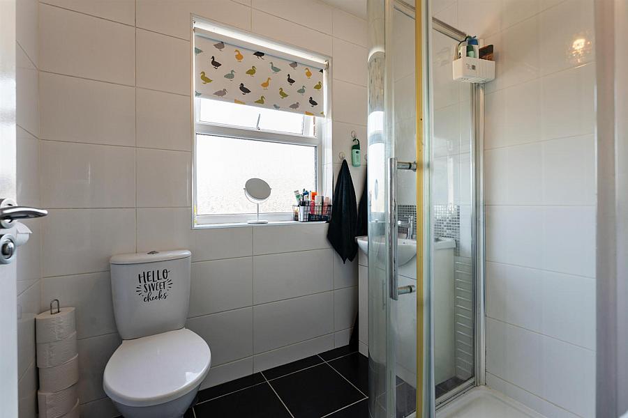 16 Ardfarn Close