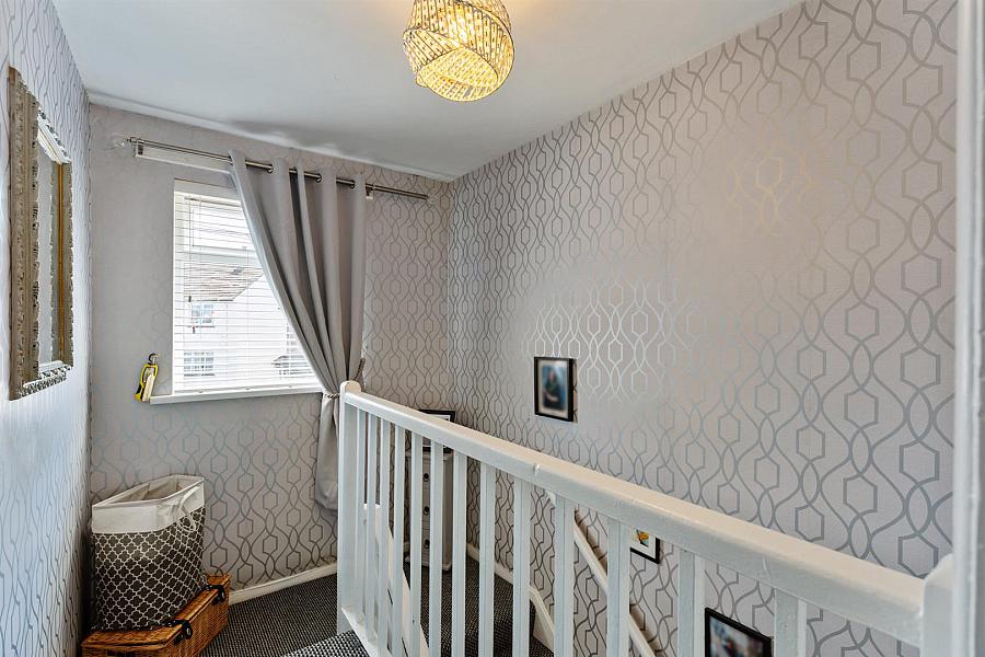 16 Ardfarn Close