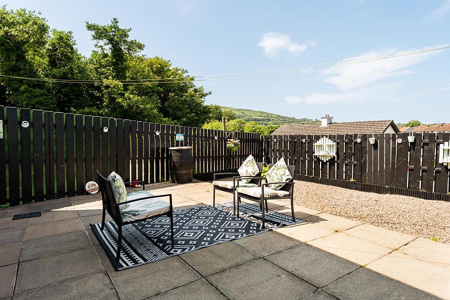 16 Ardfarn Close