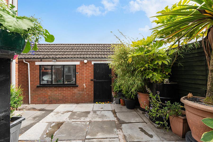 25 Kimberley Road
